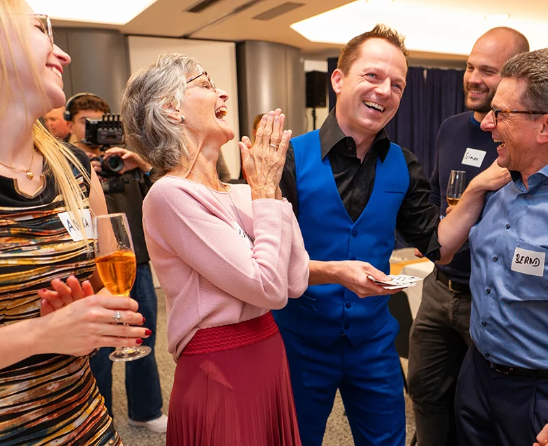 Gute Stimmung auf Stehempfang bei Hochzeit, Geburtstag, Fest, Event
